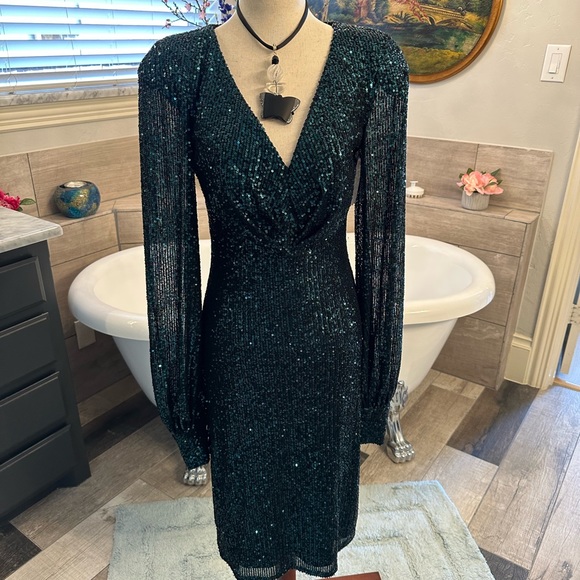Ieena Mac Duggal Emerald Sequin Green Dress With Long Sleeves Gold Buttons 6 - Picture 6 of 15